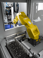 Robot cell with tools on pallets