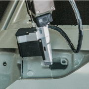 The clearance and work angle of the robot-guided applicator can be variably adjusted to easily access difficult body parts