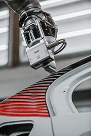 The EcoPaintJet Pro paints a 
contrasting color fully automatically and without overspray